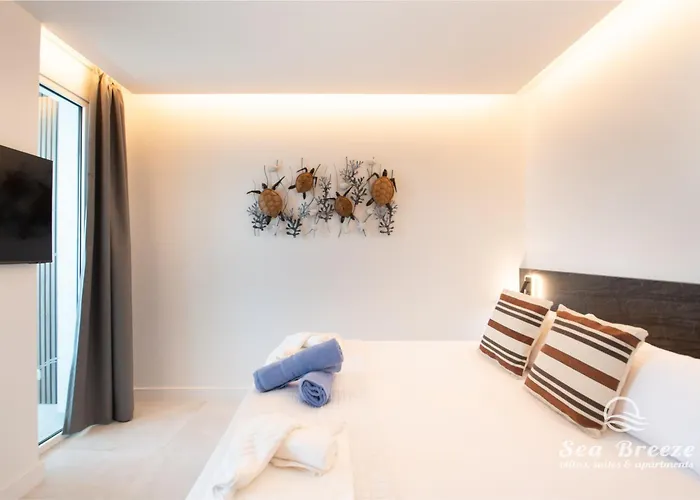 Sea Breeze Apartment *