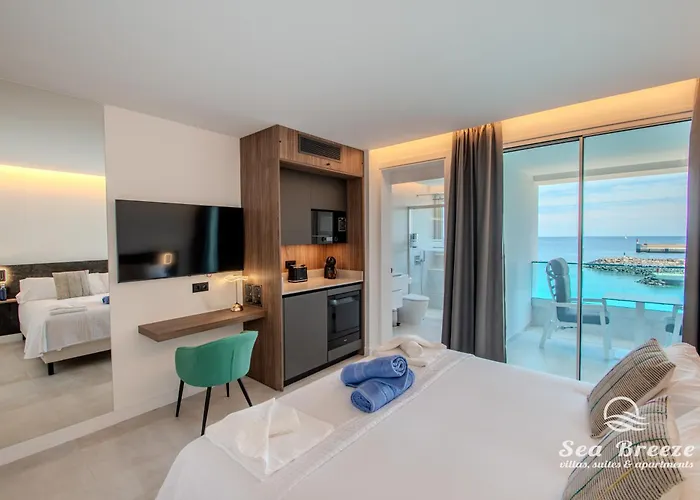 Sea Breeze Apartment *