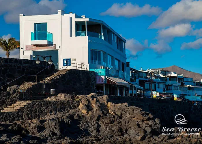 Sea Breeze Apartment *